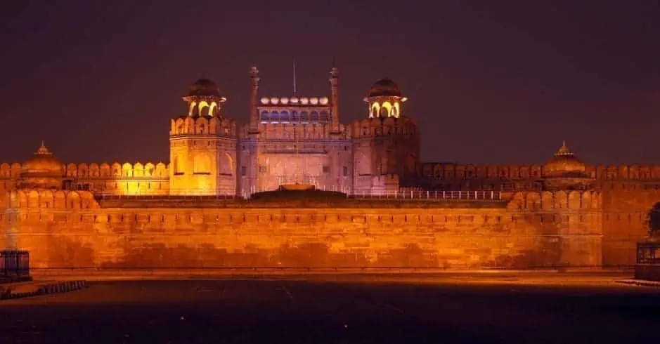 'Yeh Dilli Hai Mere Yaar'- 10 Things To Do in Delhi 8 New Delhi's famous Red Fort at night
