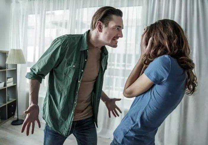 What Do Guys Think After Break Up: Explore 6 Worst Things 4 Husband screaming at his wife
