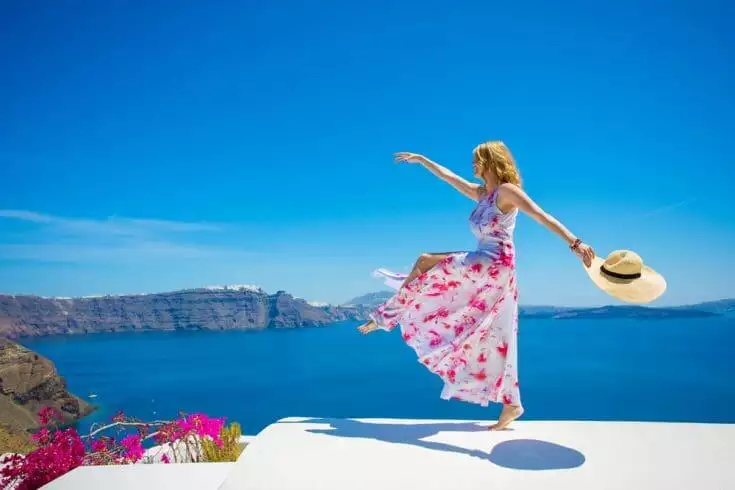 Still Single? Here Are 15 Reasons Why 5 An independent woman enjoying summers