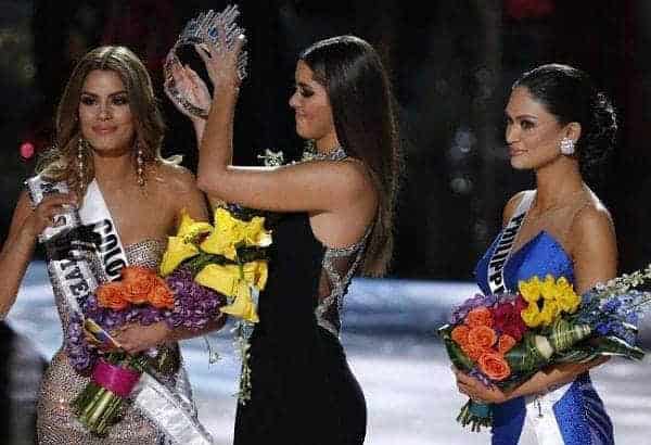 The Embarrassing Moment From Miss Universe 2015 Finale 3