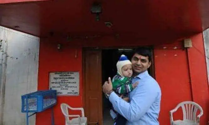 Youngest Single Parent: Story of Aditya Tiwari and Binney 1
