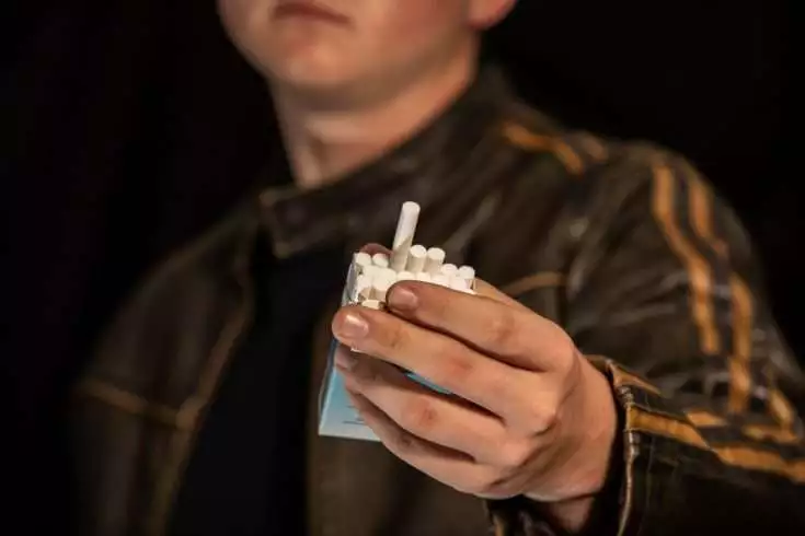 10 Things No One Tells You About College Life 4 Peer pressure