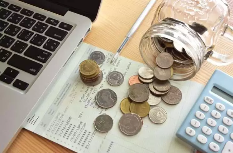 10 Things No One Tells You About College Life 3 Managing finance