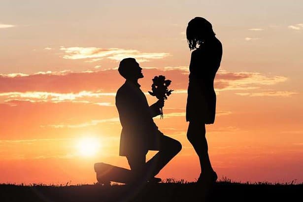 Guy proposing to girl