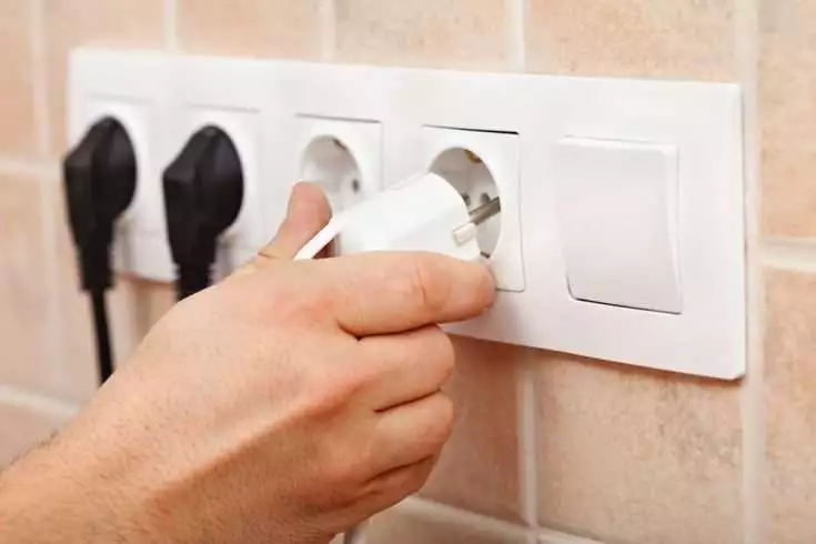 5 Easy Ways to Lower Your Electricity Bill 2 Unplugging from switch