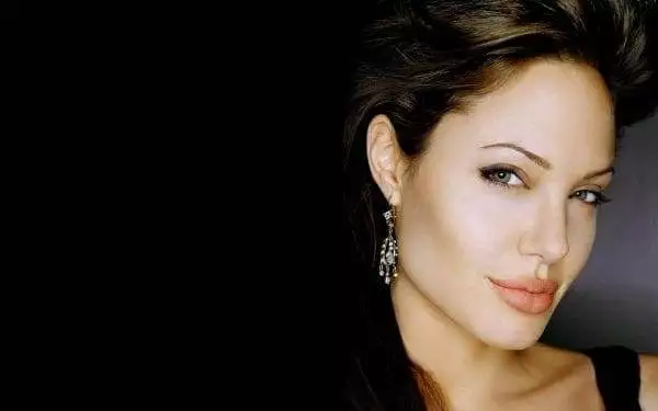 10 Angelina Jolie Quotes That Prove She's One Strong Woman 3