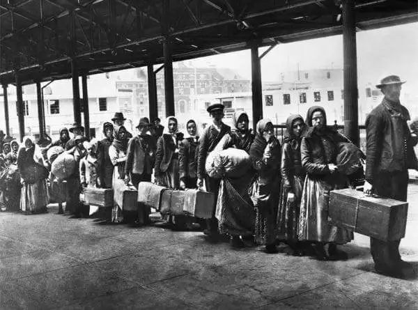 The Refugee Crisis Sliding into Children's Books 2 The Refugee Crisis Sliding into Children's Books