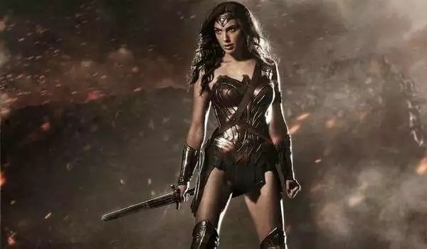 5 Months Pregnant While Shooting: Our Very Own Super Woman 8