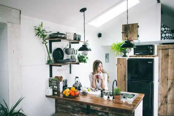 A Guide: Staying Safe When You Live Alone 6