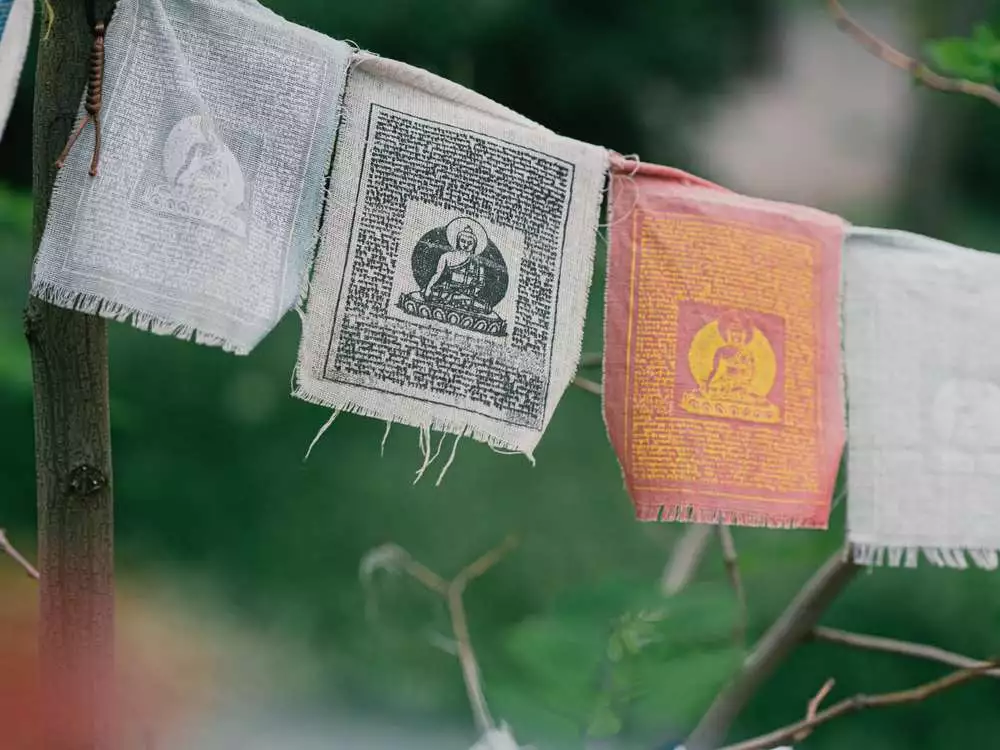 What is the Meaning of Tibetan Prayer Flags? 6 Types 4 What is the Meaning of Tibetan Prayer Flags? 6 Types 2