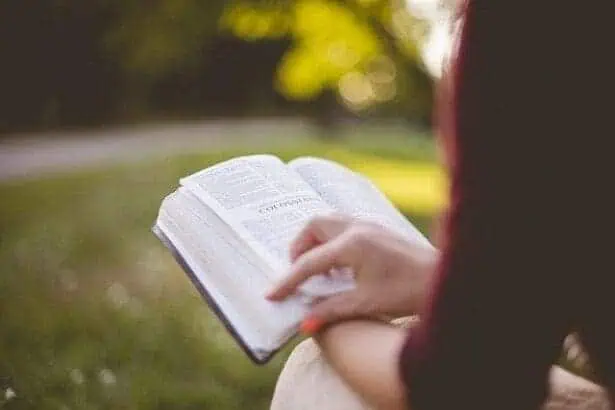 how do reading books helpus