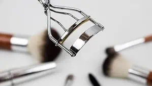 6 Easy False Eyelash Tips and Tricks 5 False eyelash tips and tricks