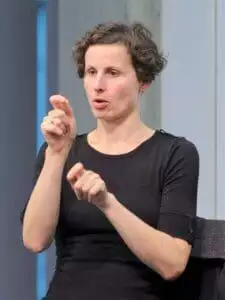 Reasons Why is Sign Language Universal and Why it Isn't 5 language interpreter