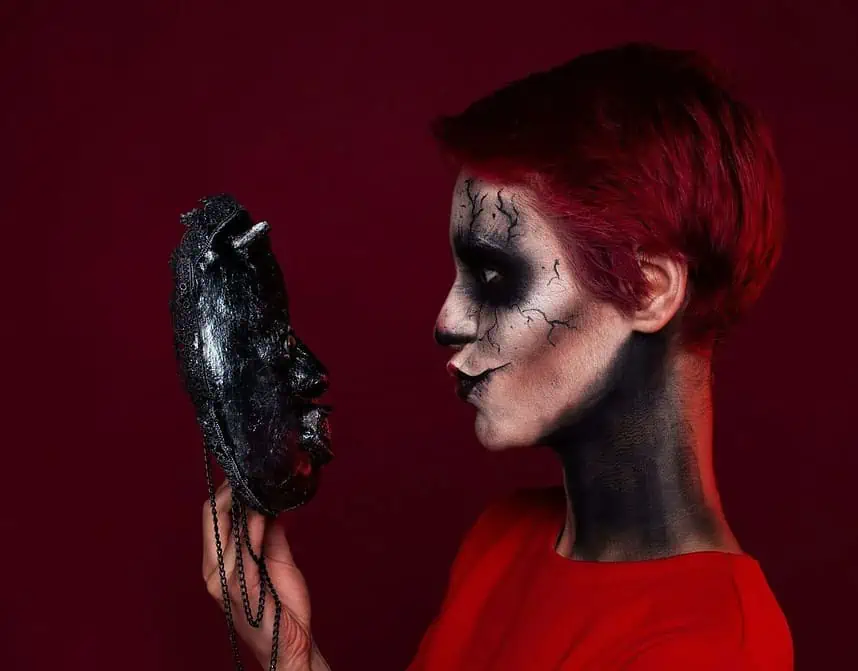 In Mad, Crazy Love? Then Let Music Be Your Language! 1 music love and makeup