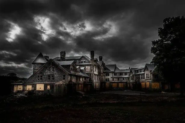 A creepy mansion at night