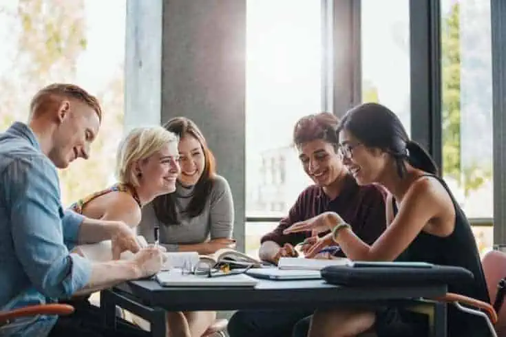 Inexpensive Entertainment Options for College Students 1
