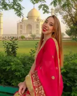Neus: Travel Blogger and Enthusiast 2 Neus: Travel Blogger and Enthusiast 1