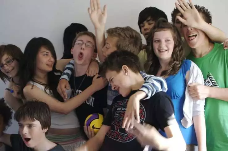 how to make friends as a teenager
