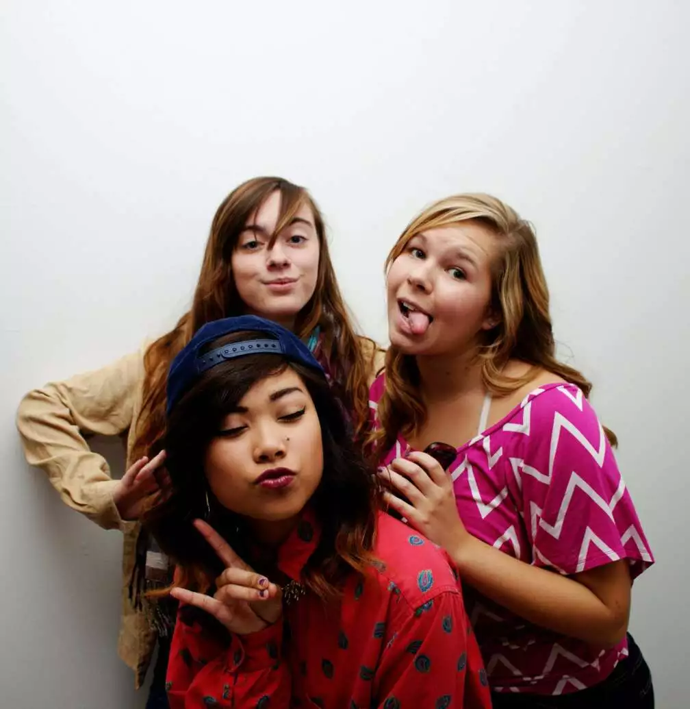 How to Make Friends as a Teenager: An Amazing Guide [2022] 2