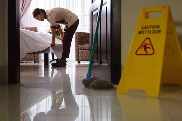 wet cleaning in room