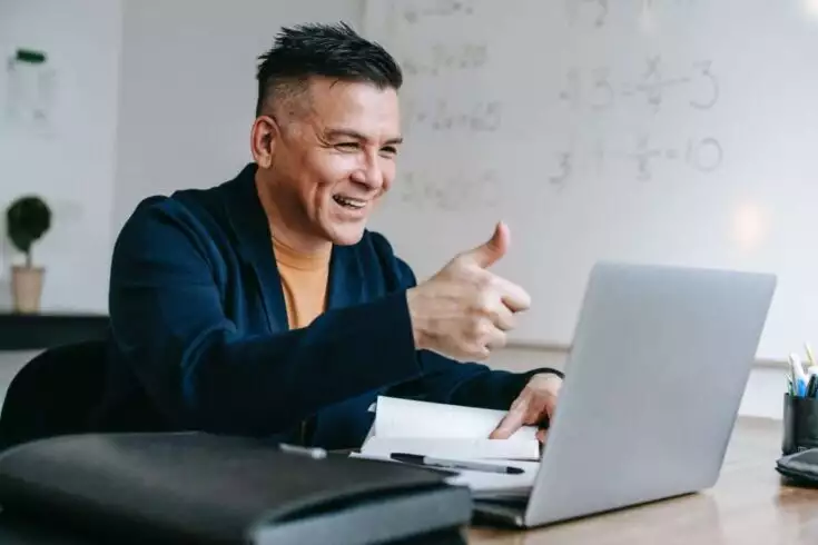 what is an business analyst