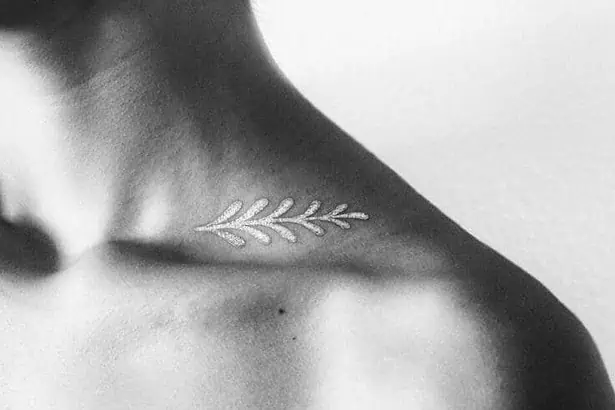 20+ Beautiful Shoulder Tattoos for Women 4