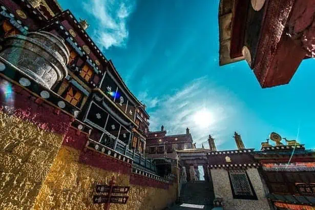 Which Place Is Known As The Roof Of The World