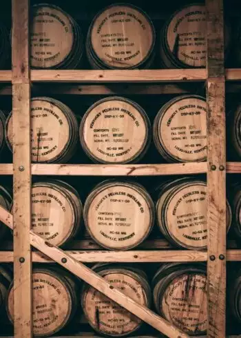 Difference Between Bourbon and Whiskey- 2 Bold Drinks 2