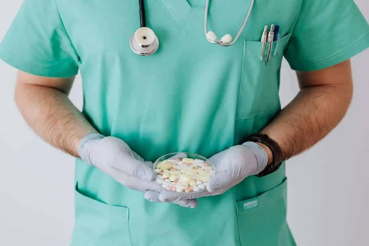 What is a clinical social worker 