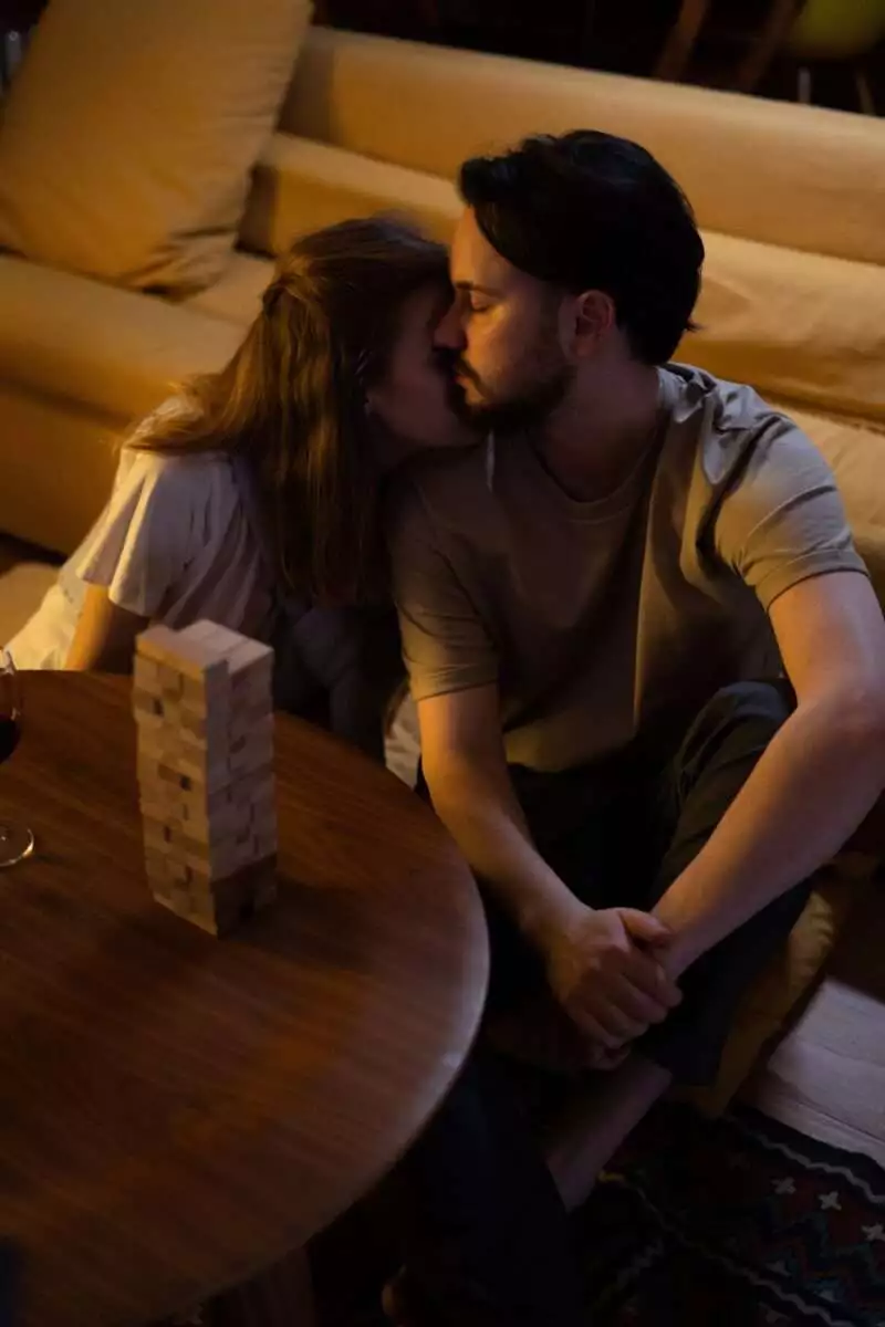 7 Weird Things Teenagers Do for No Absolute Reason 3 7 Weird Things Teenagers Do for No Absolute Reason 1