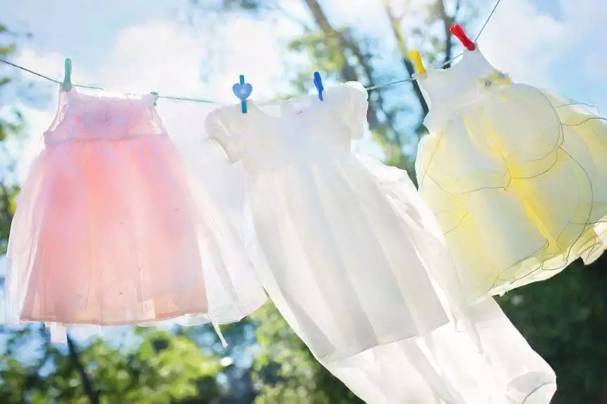 Easy Oil Stain Removal from Clothes 1 How to Remove Oil Stains From Clothes