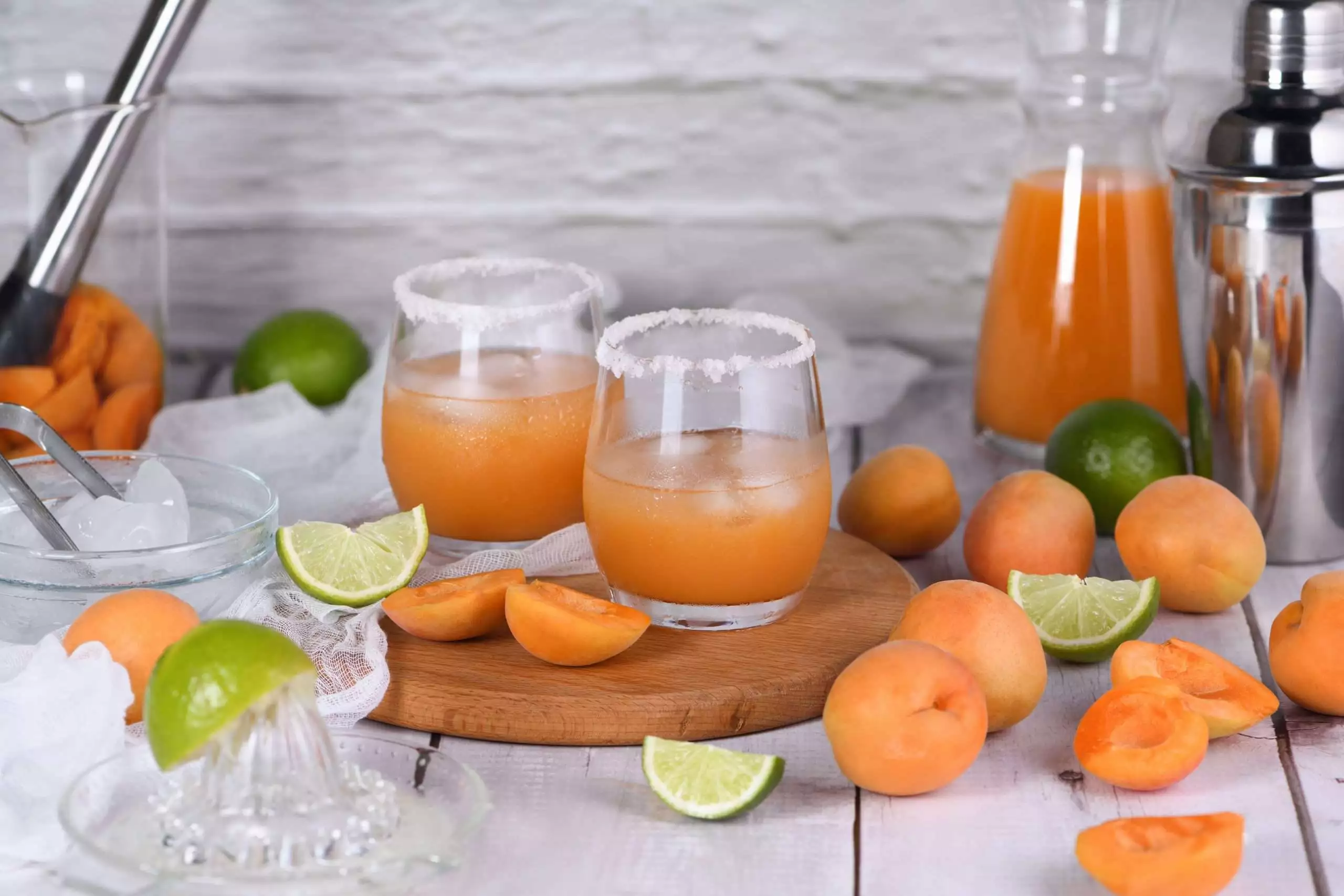 Cocktail Apricot Margarita _Guide to the best margarita recipe