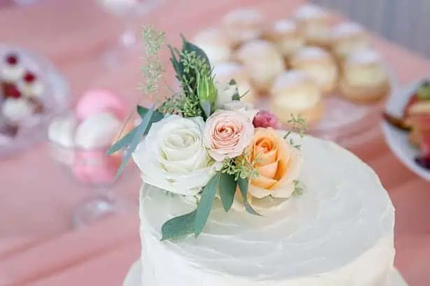 Edible flowers for cakes