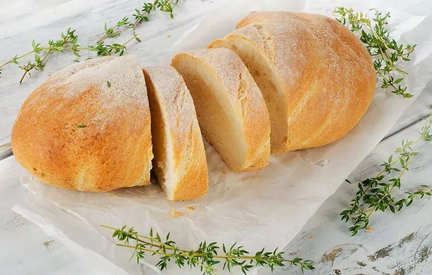Italian Herbs and Cheese Bread: 4 Differences Between Italian and French Bread 1 Italian herbs and cheese bread