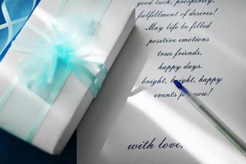 15 Cheerful Small Gifts For Friends That They Will Treasure 1 small gifts for friends