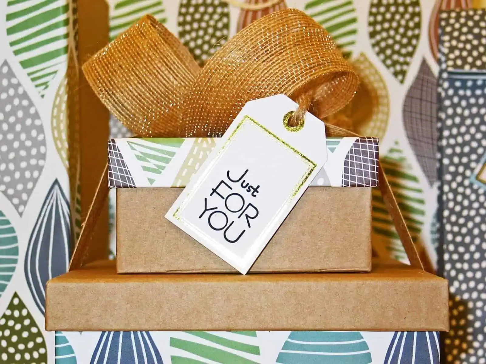 How to Wrap a Gift Beautifully in 10 Easy Steps 6 Gift Package