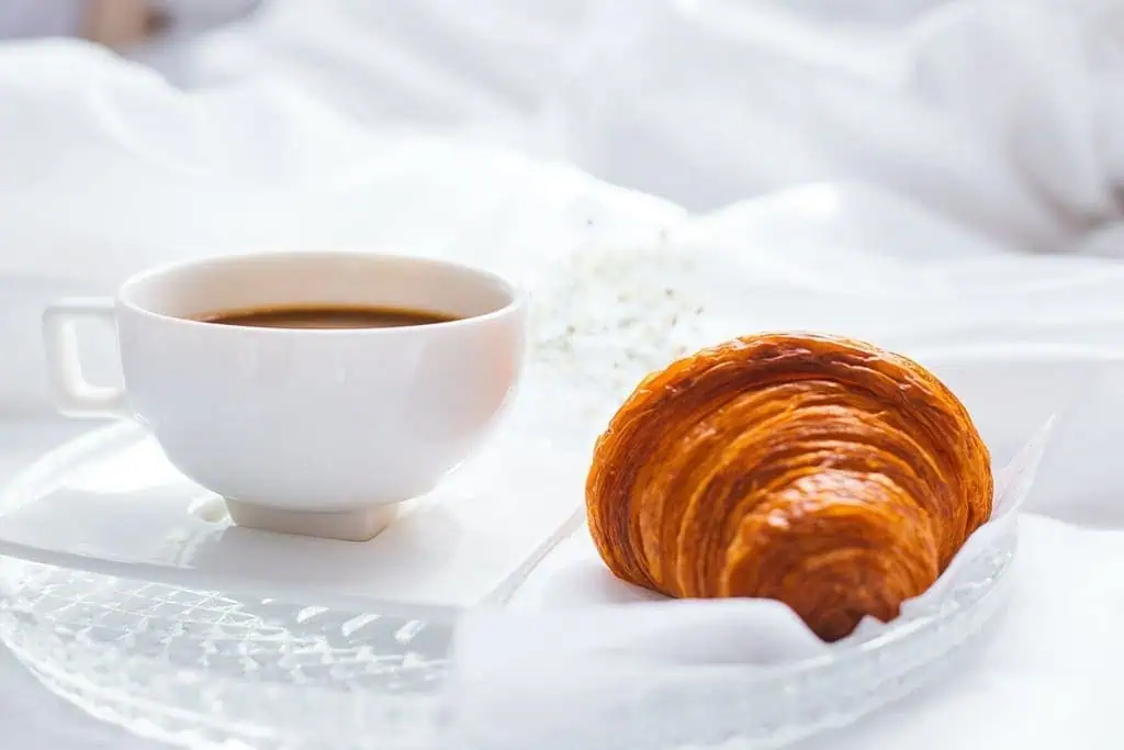 Italian Herbs and Cheese Bread: 4 Differences Between Italian and French Bread 5 tea