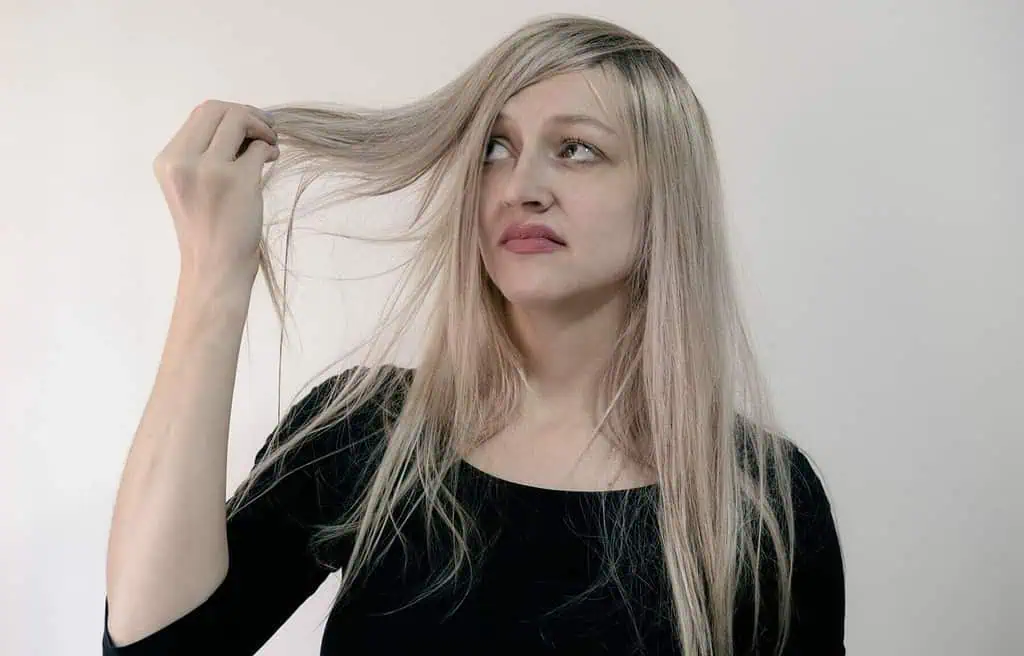 how to highlight hair at home?