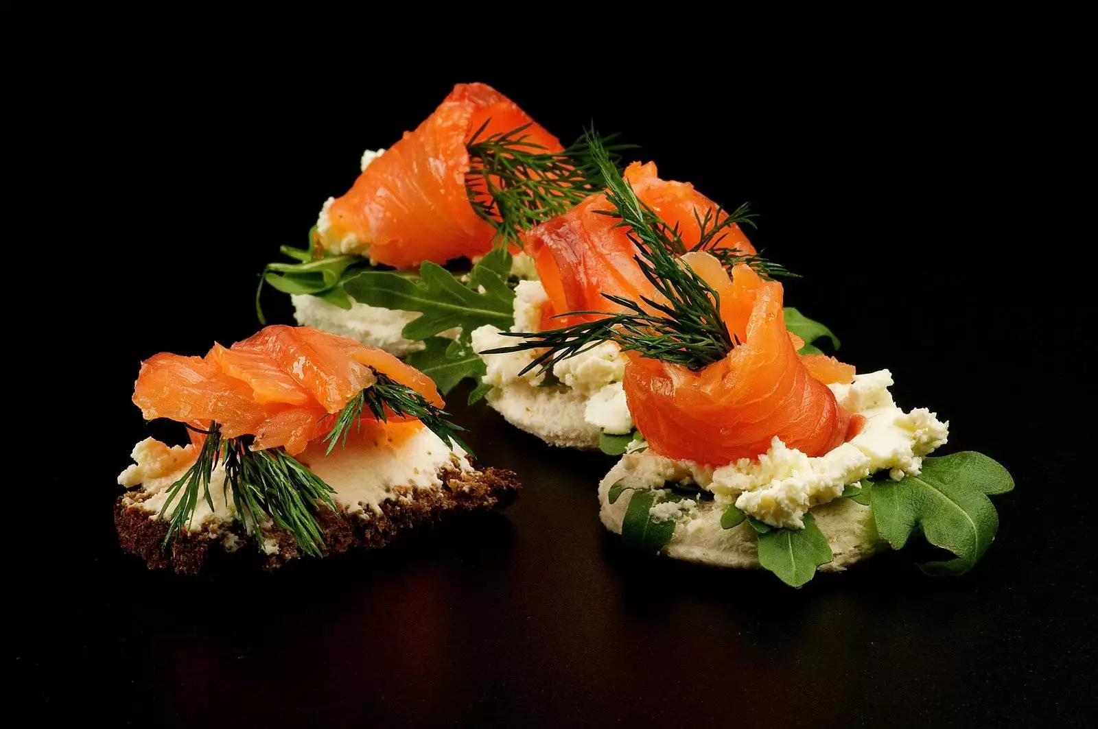 Is Smoked Salmon Healthy: 5 Best Health Benefits 2 Is Smoked Salmon Healthy: 5 Best Health Benefits 1