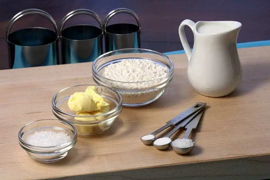 Difference Between Baking Soda & Baking Powder? 4 difference between baking soda and baking powder.