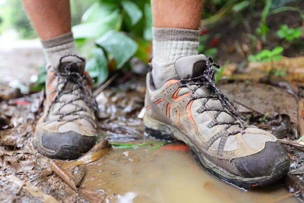 How Long Should You Wait Before Hiking After Rain? 4 Hiking shoes on hiker in water puddle
