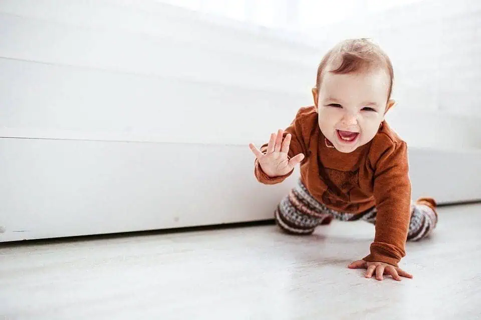 when do babies start crawling