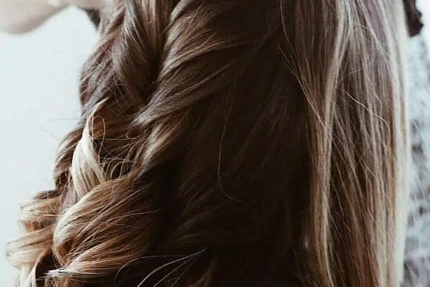 how to highlight hair at home?