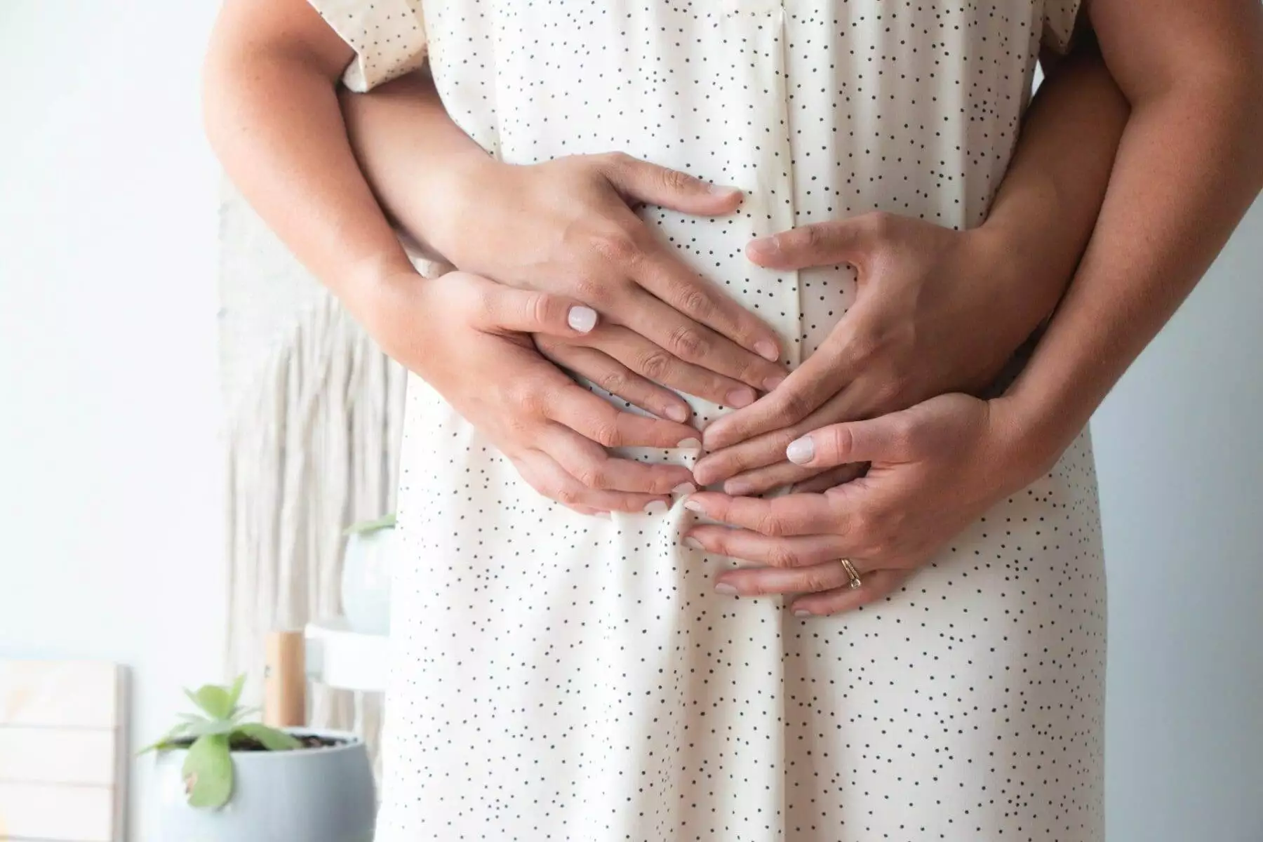 When Do You Start Showing in Pregnancy? 11 Interesting Facts 2 When do you start showing in pregnancy?