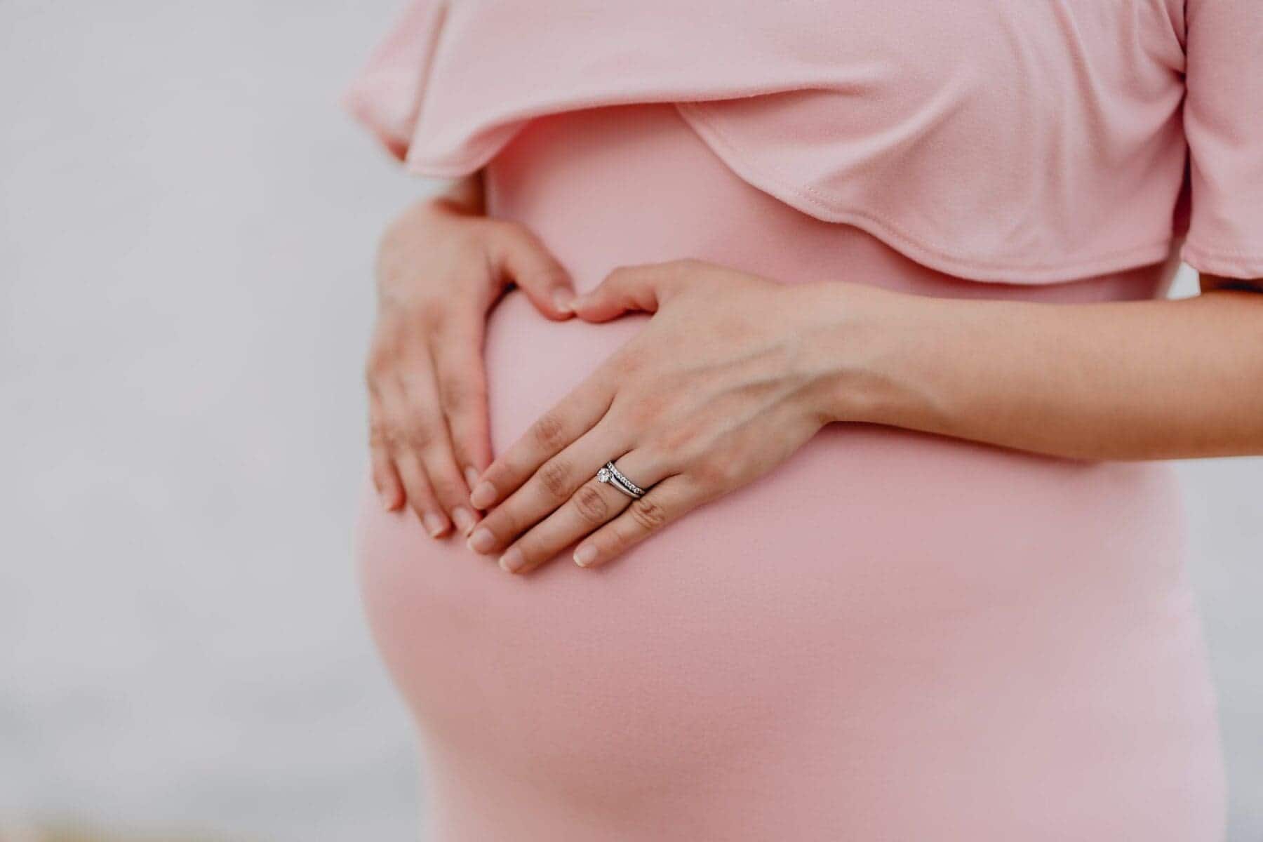 When do you start showing in pregnancy