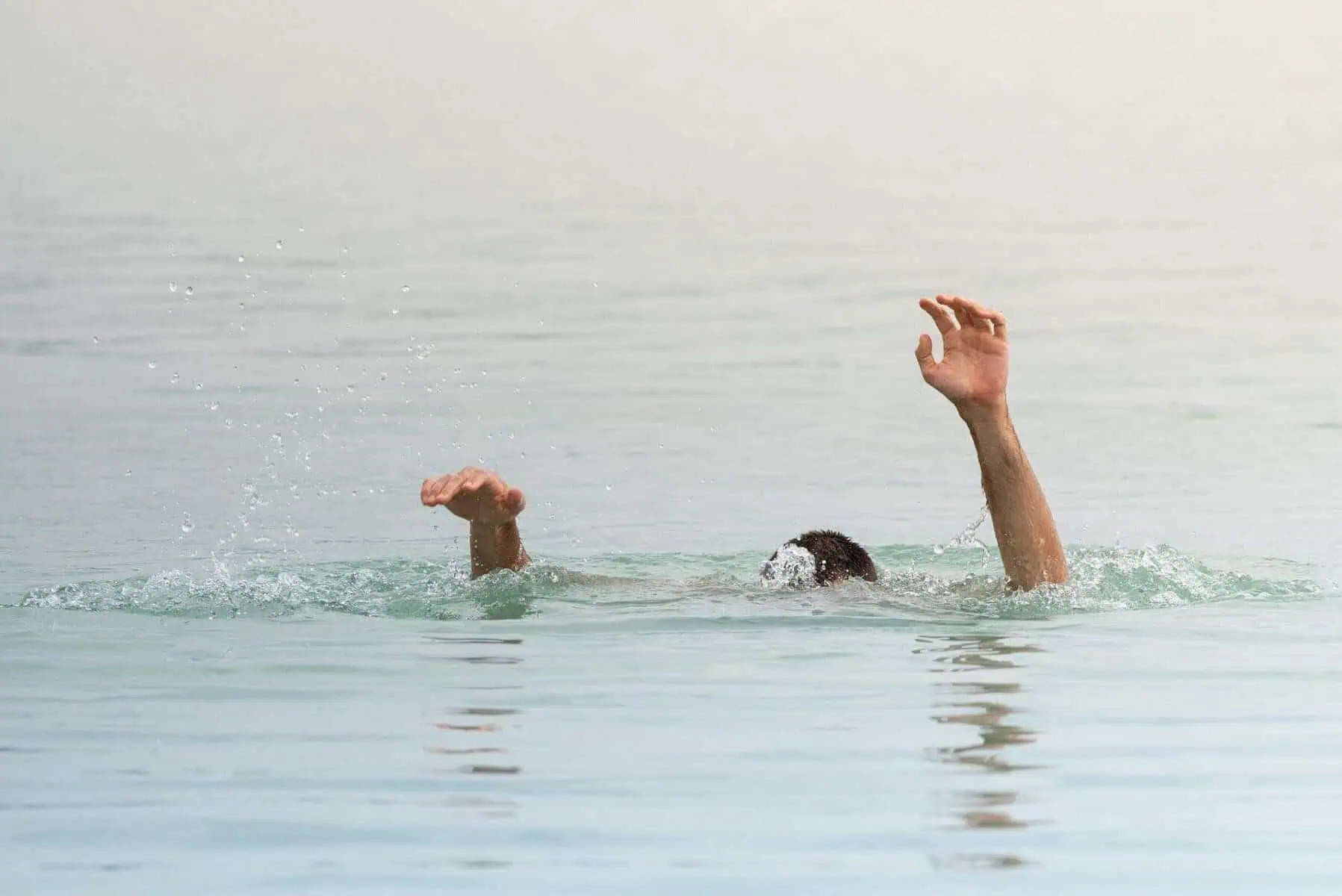 https://pixabay.com/photos/drown-people-in-the-water-3690715/