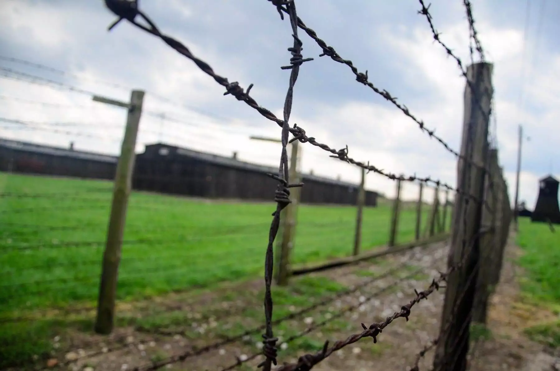 https://pixabay.com/photos/fence-holocaust-barbwire-444416/