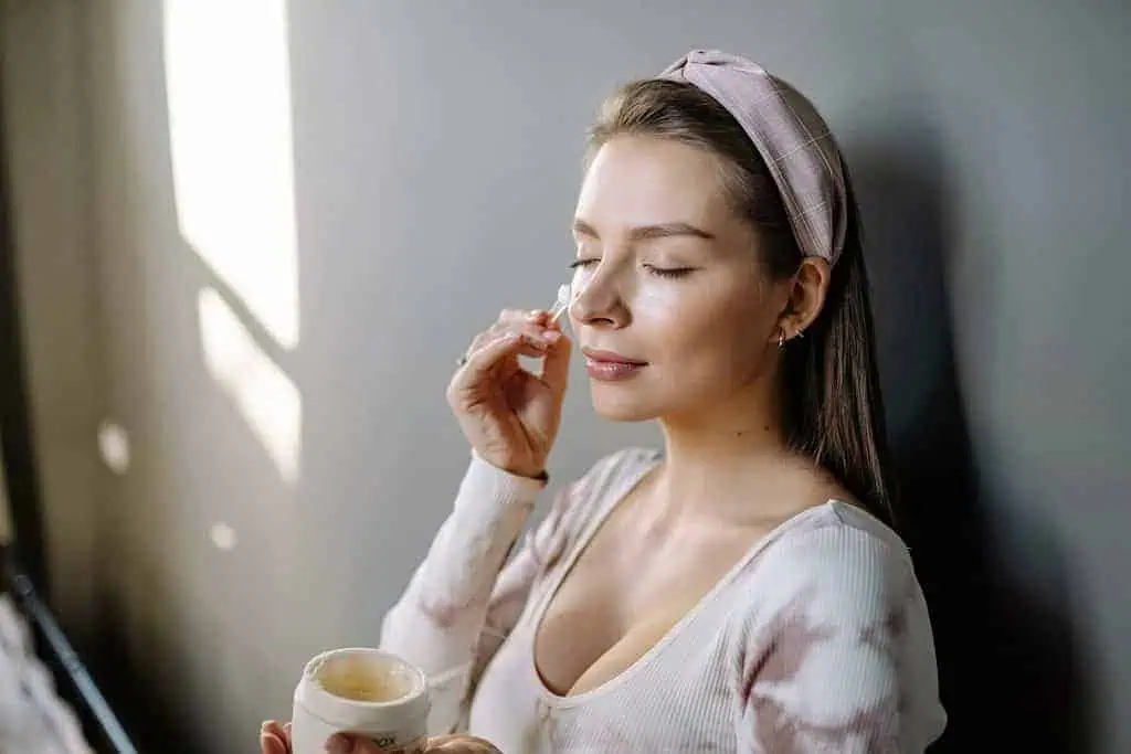 How Safe is Vaseline for the Face? 6 Benefits of Vaseline 2 vaseline for the face