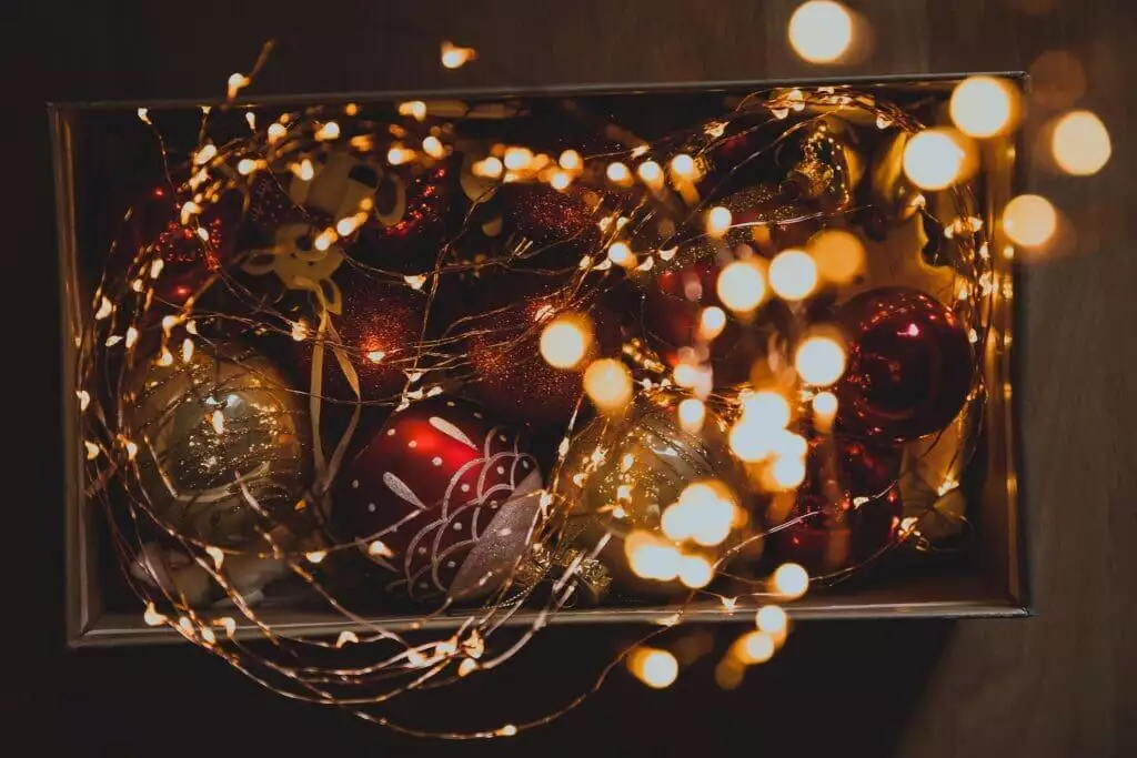 how to store Christmas lights