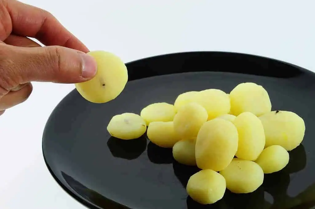 Peeled water chestnuts